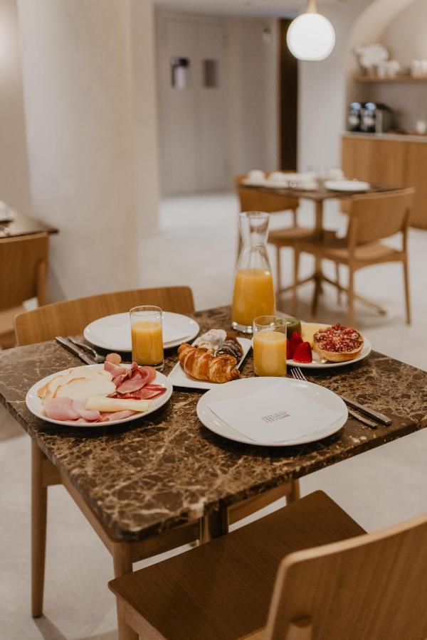 Hotel Petit Luxe Terrassa Dış mekan fotoğraf